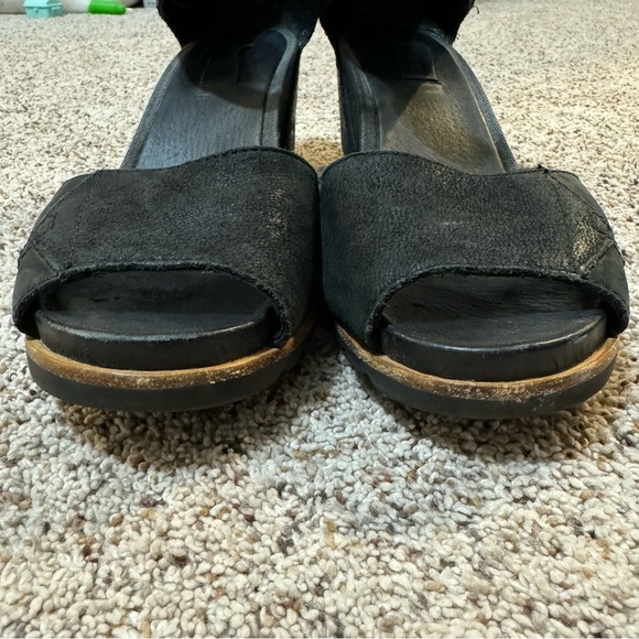 Sorel Joanie II Ankle Strap Platform Wedge Sandals—9 - Picture 3 of 12
